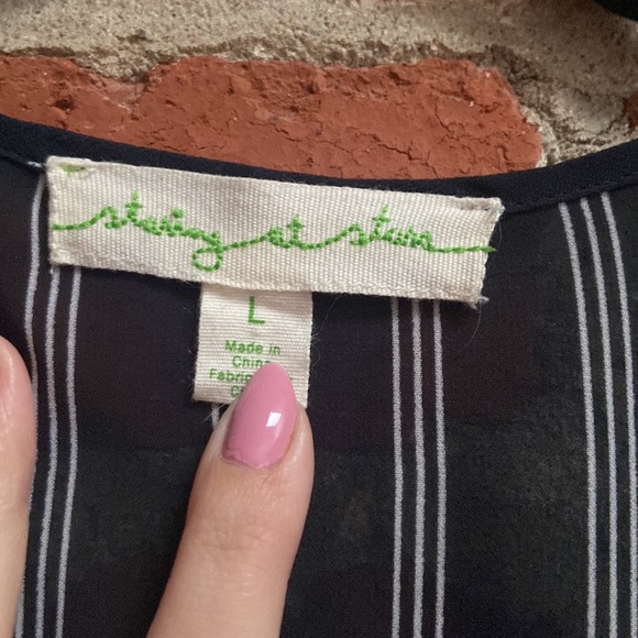 Staring at stars blouse - Picture 4 of 6